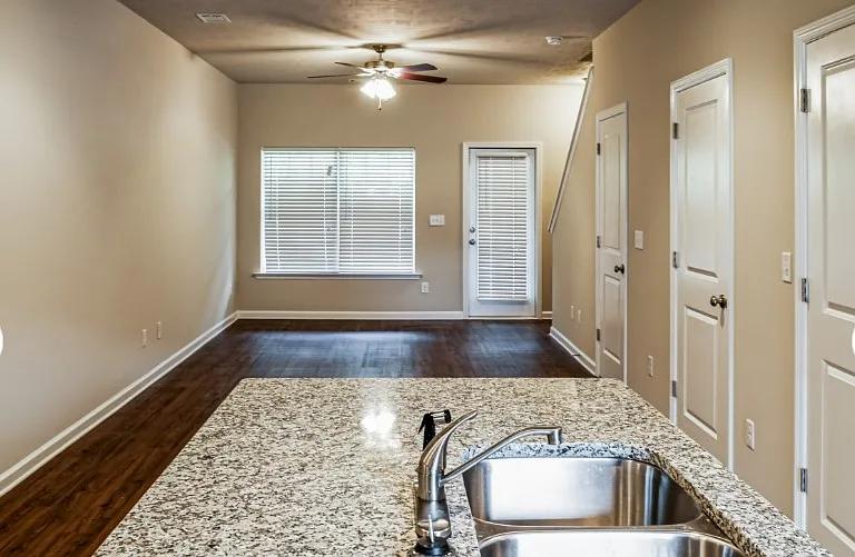 Joiner Crossing Apartments — Photo 34