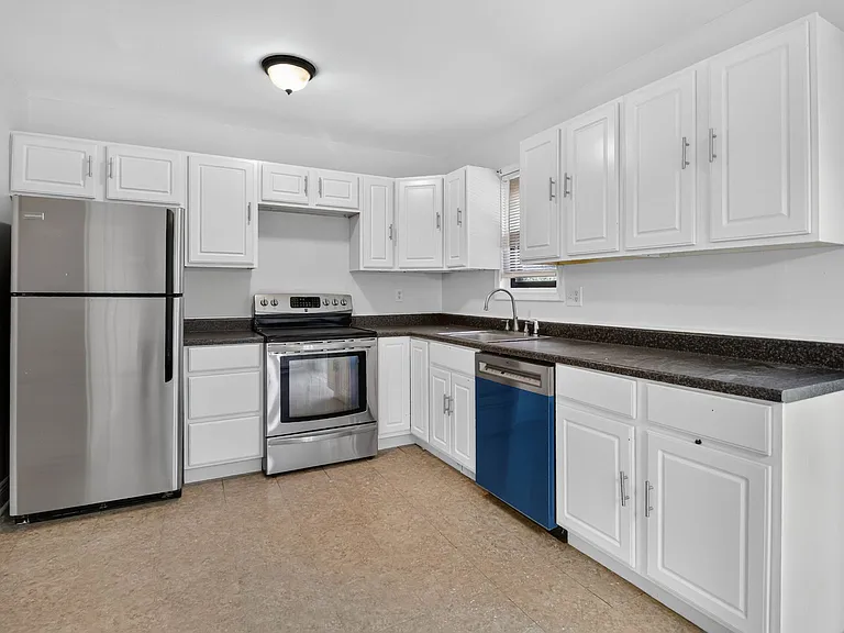 143 Bourbon Ct — Photo 19