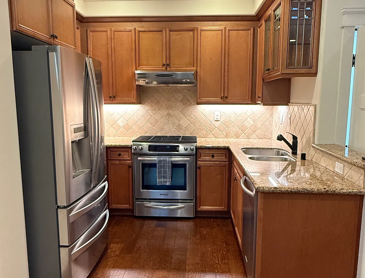 3 bed, 2.5 bath, 1460 sqft, $5,000 — Photo 4