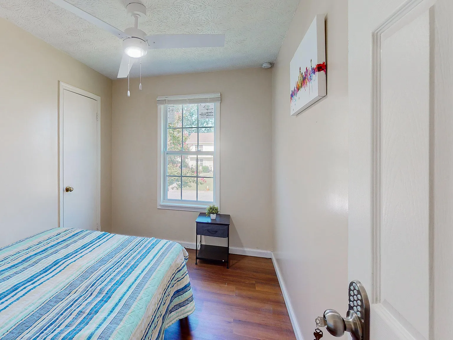 4 bed, 2.5 bath, 1250 sqft, $741 — Photo 2