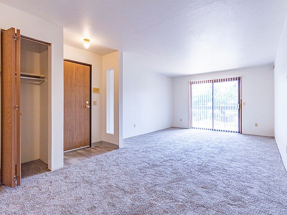 2nd image of 1626 Lake Dr #7