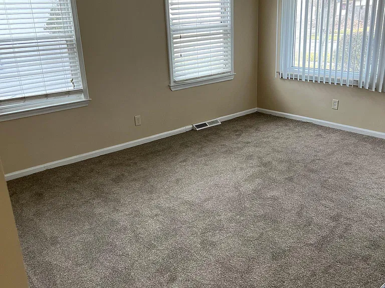27321 Hopkins St — Photo 4