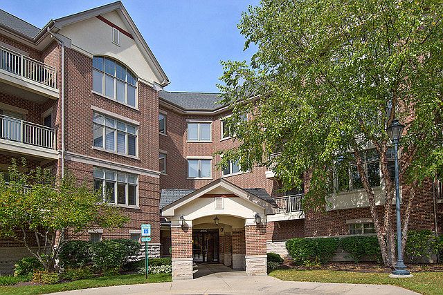1st image of 405 Village Grn Unit 306