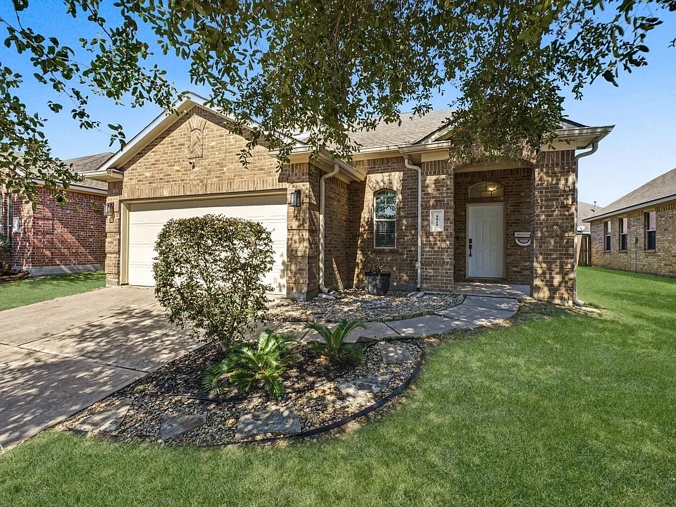 8926 Rollick Dr