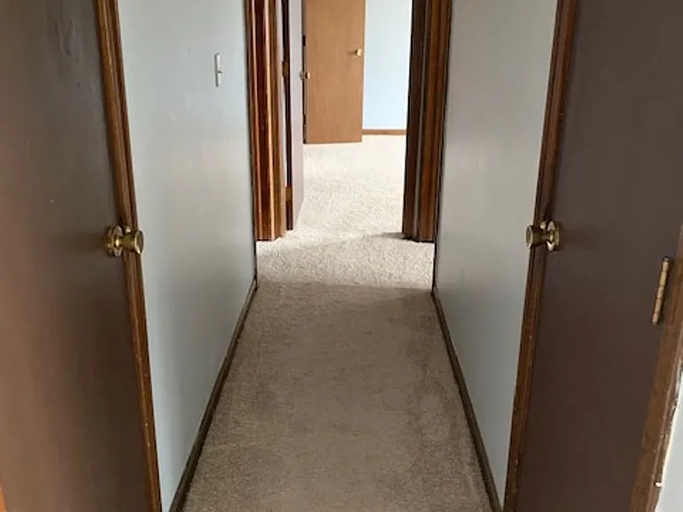 Tudor Heights Apartments — Photo 10