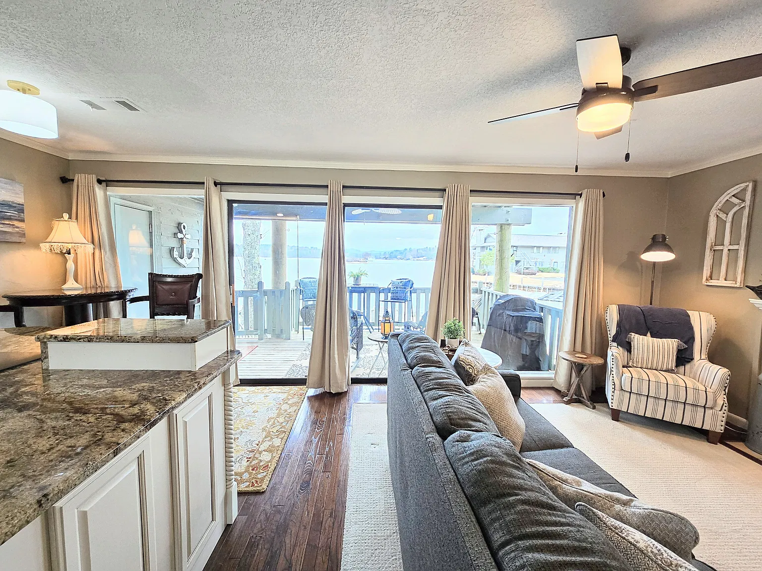 1 bed, 748 sqft, $1,900 — Photo 2