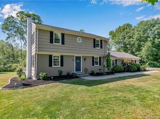 51 Applewood Rd, Branford, CT 06405