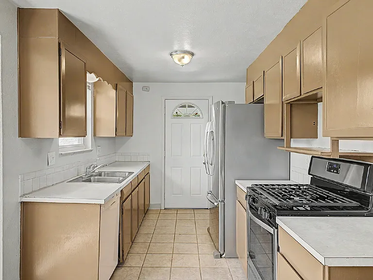 2519 Danbury Dr — Photo 13