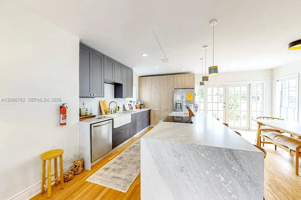 3 bed, 1210 sqft, $4,800 — Photo 4