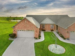 1927 Dunraven Rd, Bloomington, IL 61704