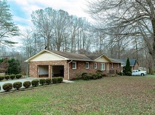 1690 26th St NE, Hickory, NC 28601