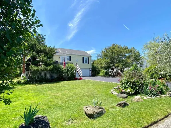 19 Oak Beach Road, Oak Beach, NY 11702
