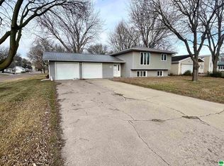 201 Willow Ct, Elk Pt, SD 57025