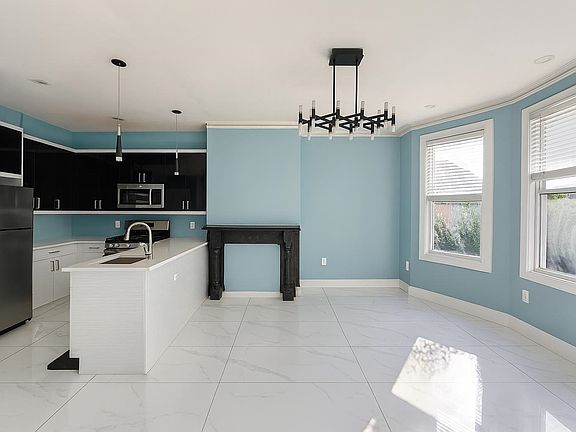 4th image of 308 Clerk St #1