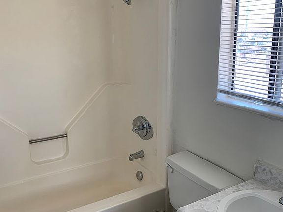 4th image of 2905 Glen Dale Dr #7