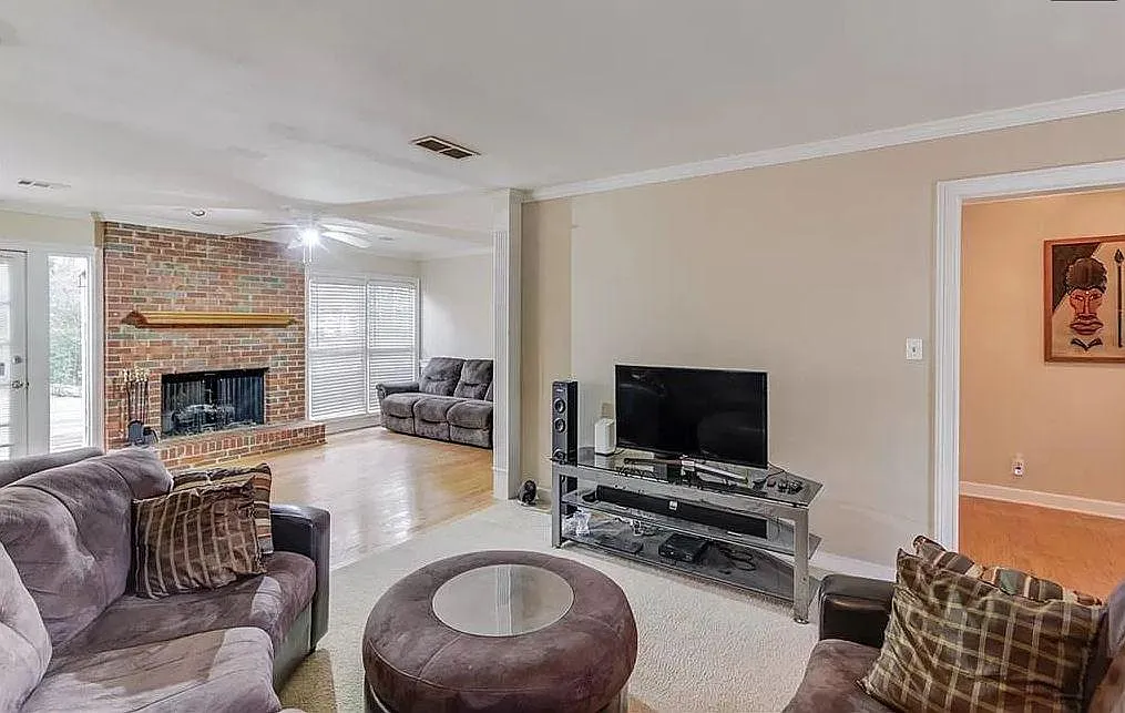 3 bed, 1992 sqft, $2,150 — Photo 4