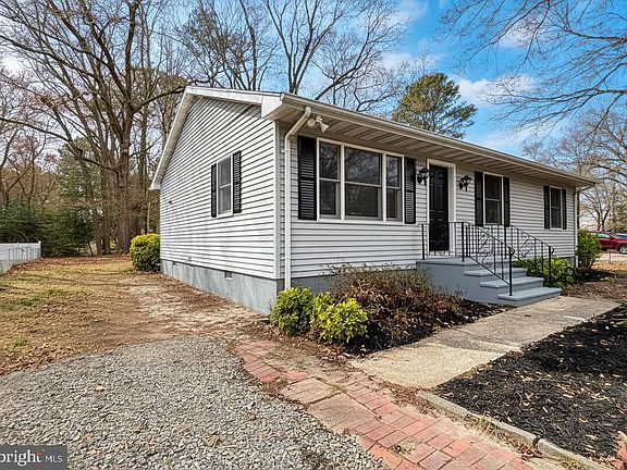 4th image of 7592 Buckman Ave