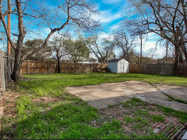 307 Dee Ln — Photo 10