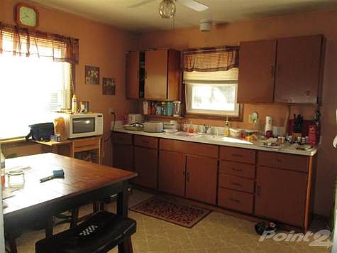 2nd image of 224 Carpenter St