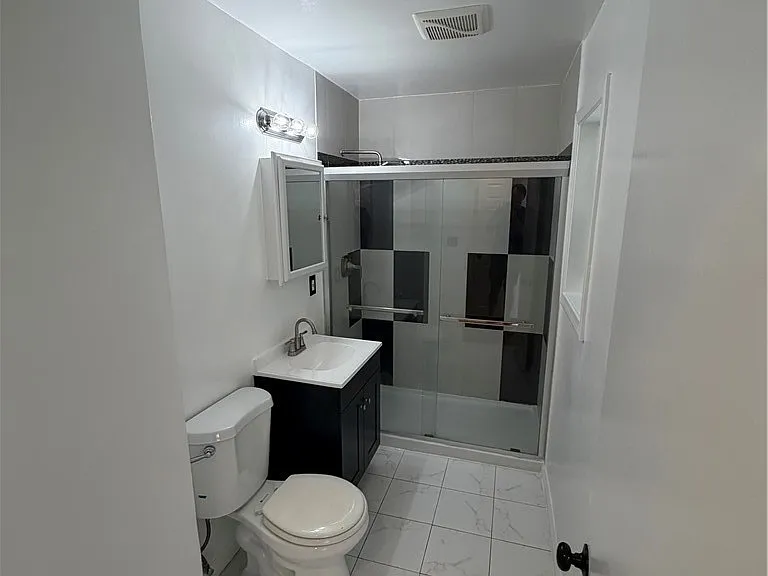 12291 Hampton Ave — Photo 9