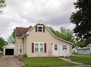 5 N Richman St, Villa Grove, IL 61956