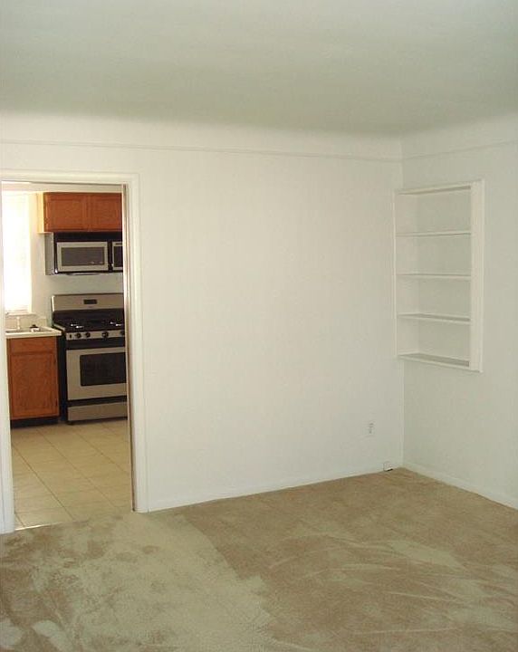 2nd image of 544 Woodside Rd