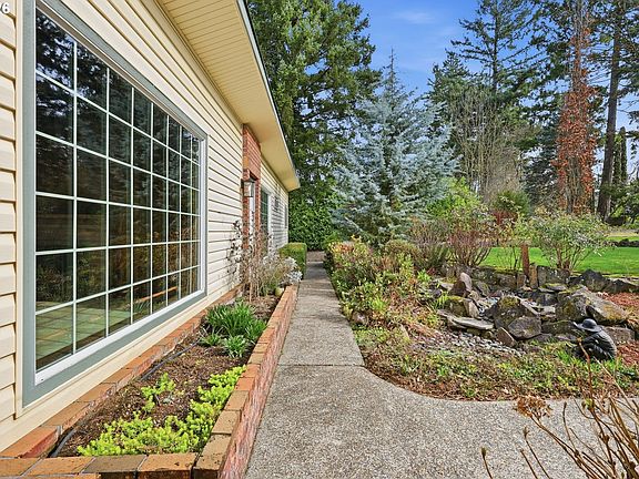 4th image of 5623 SW Boundary St