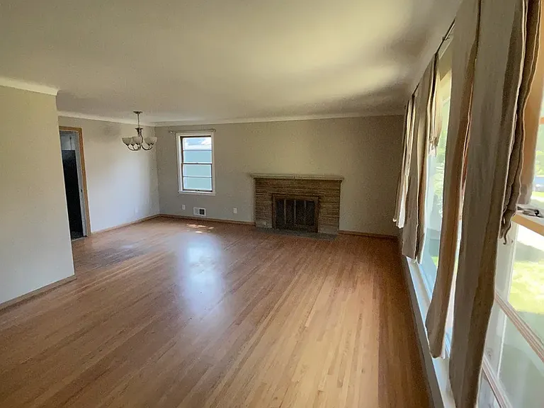 6015 Newton Ave S — Photo 2