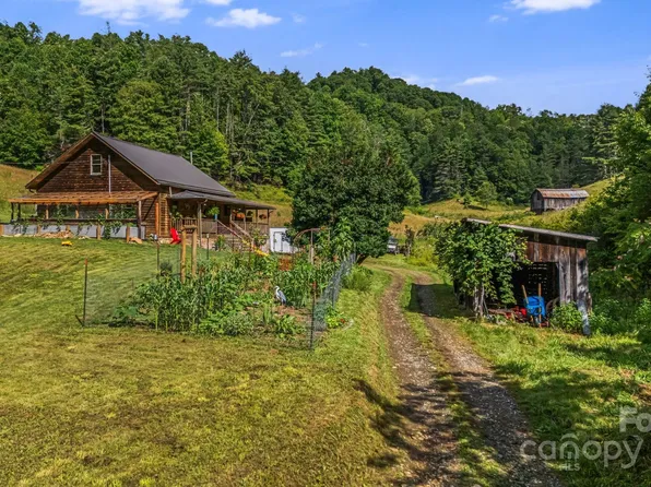 799 Fire Scald Rd, Green Mountain, NC 28740