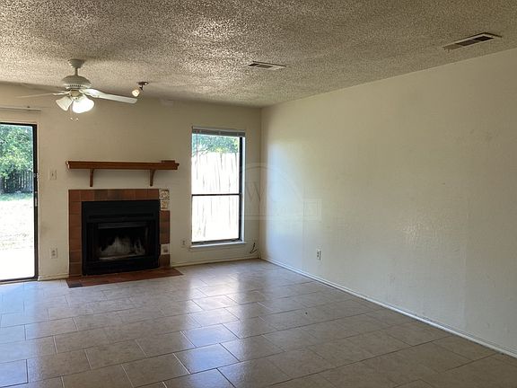 3rd image of 4504 Lago Cir #A