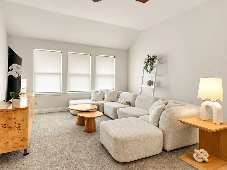 8405 Saint Clair Dr — Photo 32