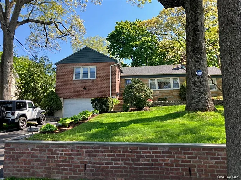 54 Park Cir — Photo 1