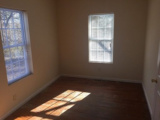 3rd image of 1321 Dogwood Ave