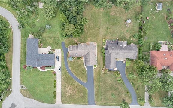 4th image of 16615 S Spaniel Dr