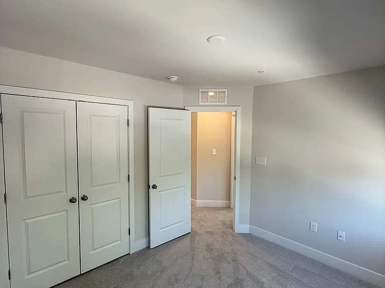 2102 Winterberry Ln — Photo 10