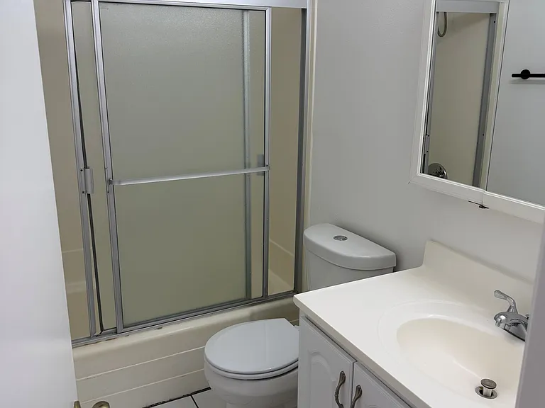 557 E Tujunga Ave #H — Photo 8