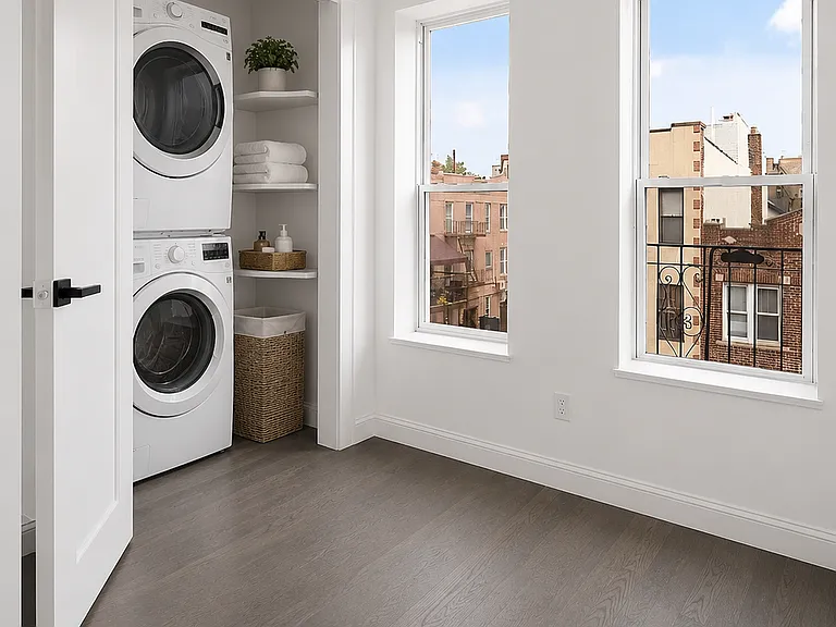 1738 E 4th St #2L — Photo 3