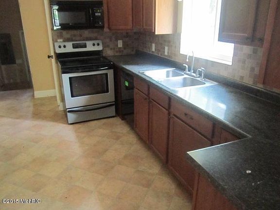 3rd image of 2633 E Laketon Ave
