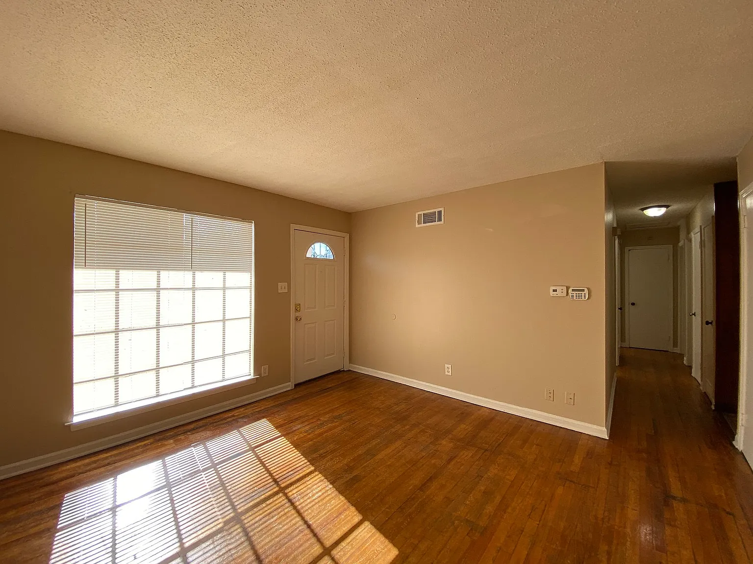 4333 Melwood St — Photo 2