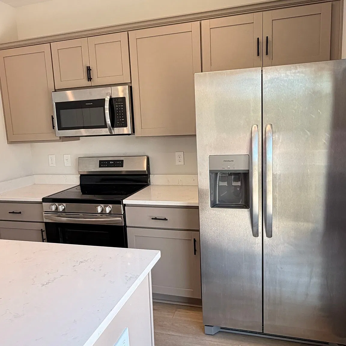 1 Story Single Family Home with Open Floor layout — Photo 2