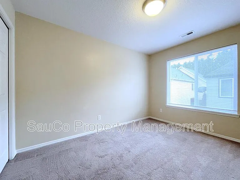 1146 SE Westerland St — Photo 17