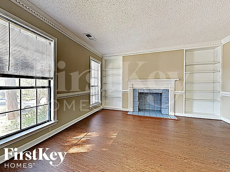 3718 Old Creek Cv — Photo 2