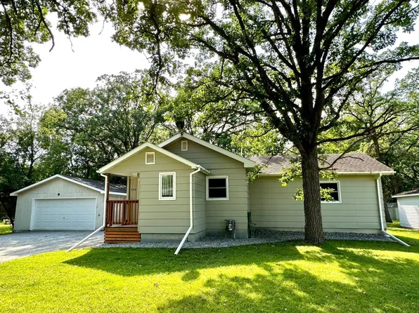 409 9th Ave SE, Roseau, MN 56751