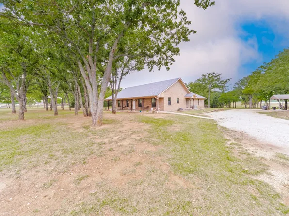383 Briar Creek Ln, Bowie, TX 76230