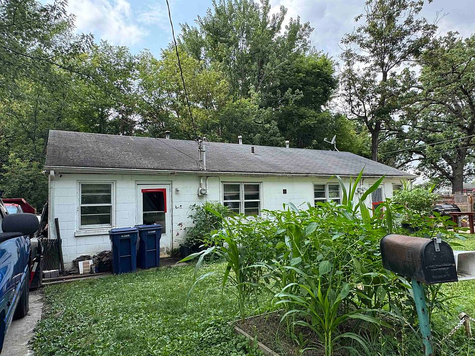 2nd image of 492-494 E Community Dr