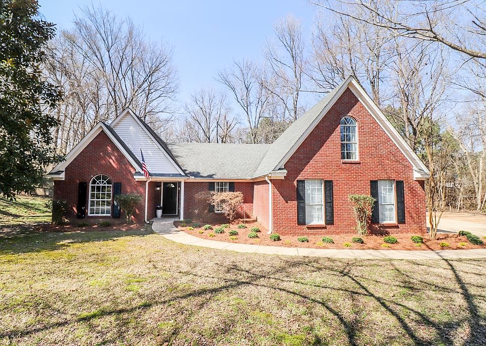 1st image of 404 Meadowlawn Dr
