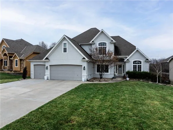 607 Indian Trail Ct, Smithville, MO 64089