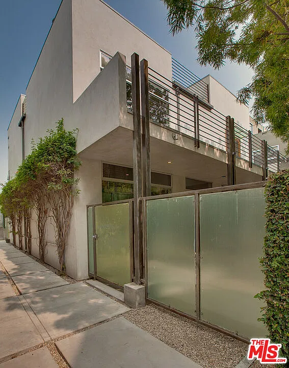 2 bed, 2.0 bath, 1800 sqft, $10,000 — Photo 3
