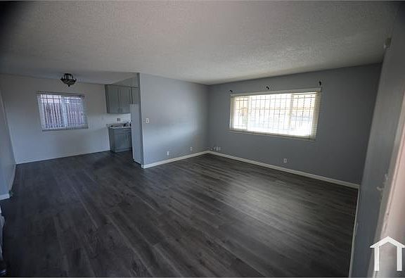 3rd image of 6040 Bancroft Ave #2