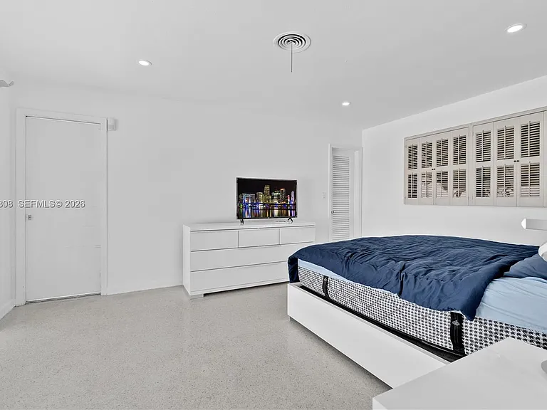 1418 NE 57th Ct — Photo 23
